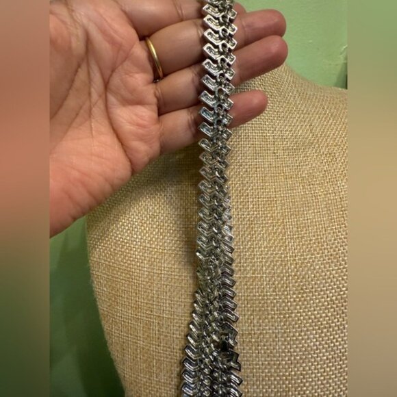 Elegant Silver Necklace - Picture 4 of 6